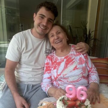 Filho de Gugu, João Augusto Liberato celebra 96 anos da avó em SP