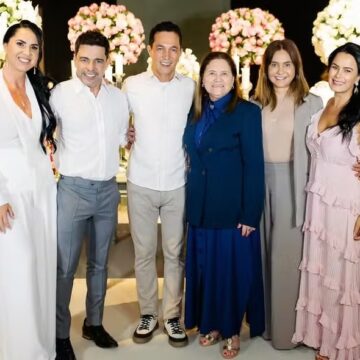 Luciano Camargo é ausência em foto dos irmãos de Zezé em batizado de Clara