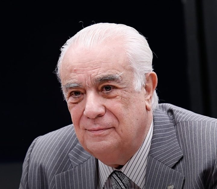 Deputado é expulso do PL após defender Moraes e criticar Trump