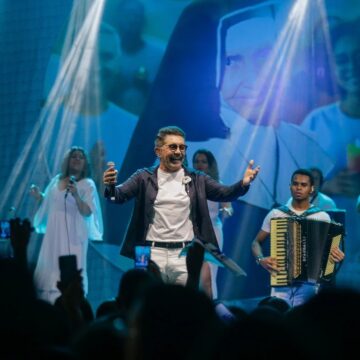 Largo de Roma recebe show em homenagem a Santa Dulce dos Pobres e atrai centenas de devotos em Salvador