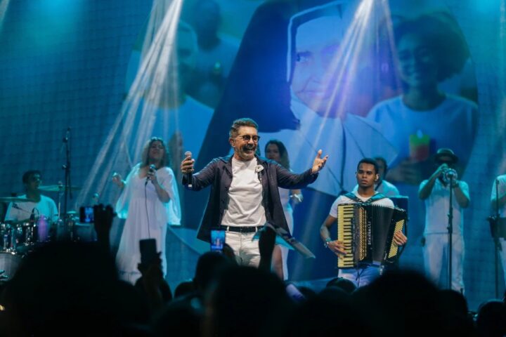Largo de Roma recebe show em homenagem a Santa Dulce dos Pobres e atrai centenas de devotos em Salvador