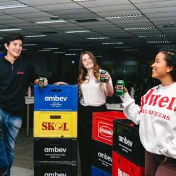 Ambev abre vagas de trainee e estágio com salários de até R$ 9 mil na Bahia e em outros estados