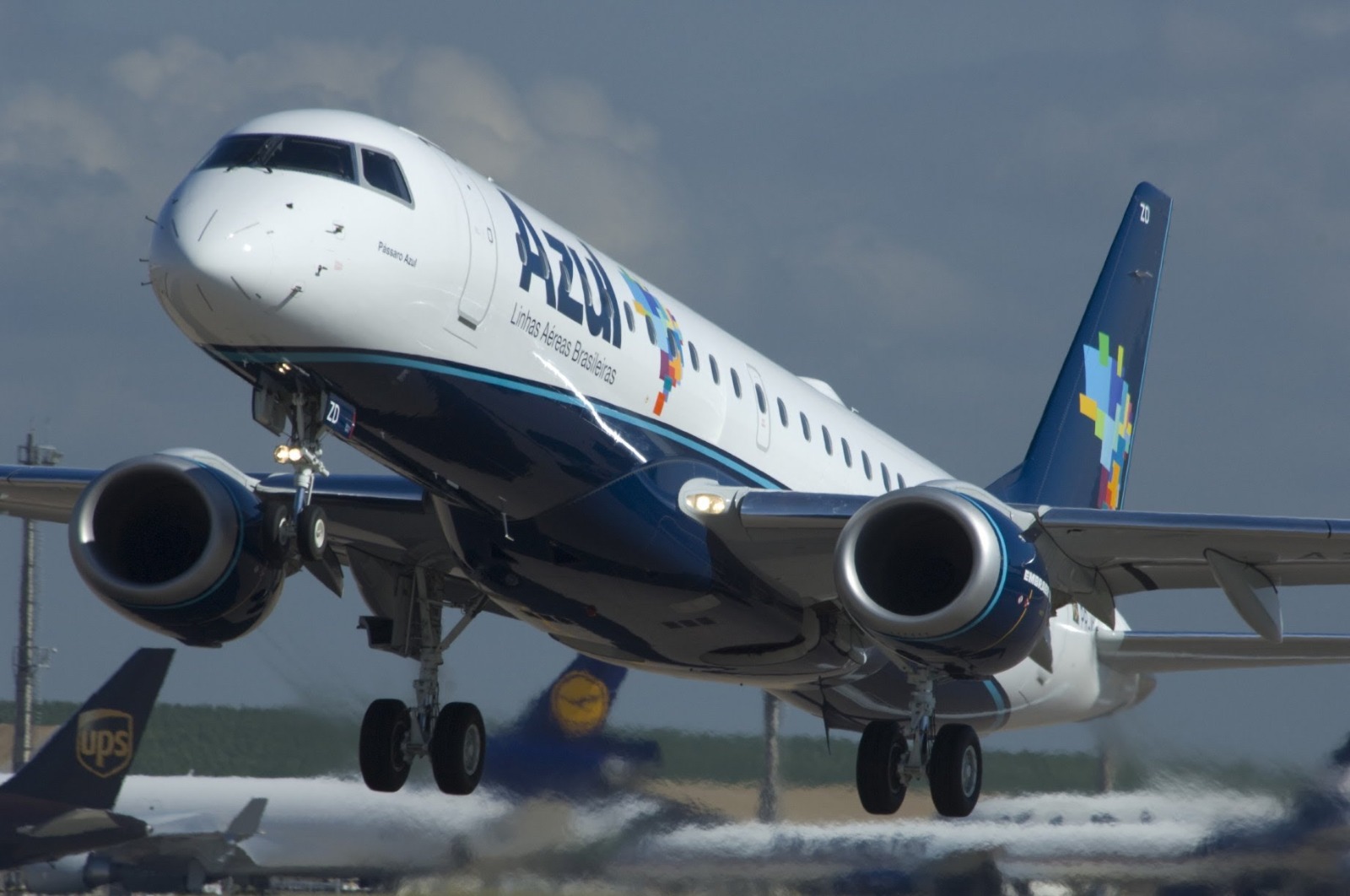 Azul anuncia mais de 3,6 mil voos extras para a alta temporada de verão