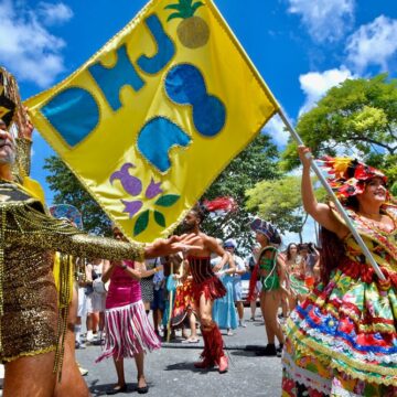 Fora de época: clima de Carnaval invade o Santo Antônio Além do Carmo com Bloco De Hoje a Oito
