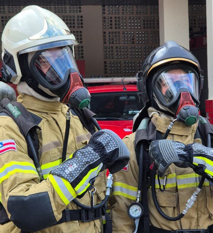 Pai e filha combatem incêndios juntos no Corpo de Bombeiros Militar da Bahia