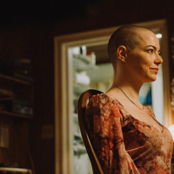 Emma Stone protagoniza novo filme de Yorgos Lanthimos, ‘Bugonia’; veja trailer