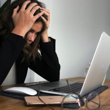Burnout e Rust Out: entenda os dois extremos do estresse no trabalho