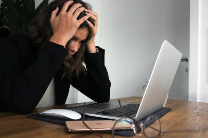 Burnout e Rust Out: entenda os dois extremos do estresse no trabalho