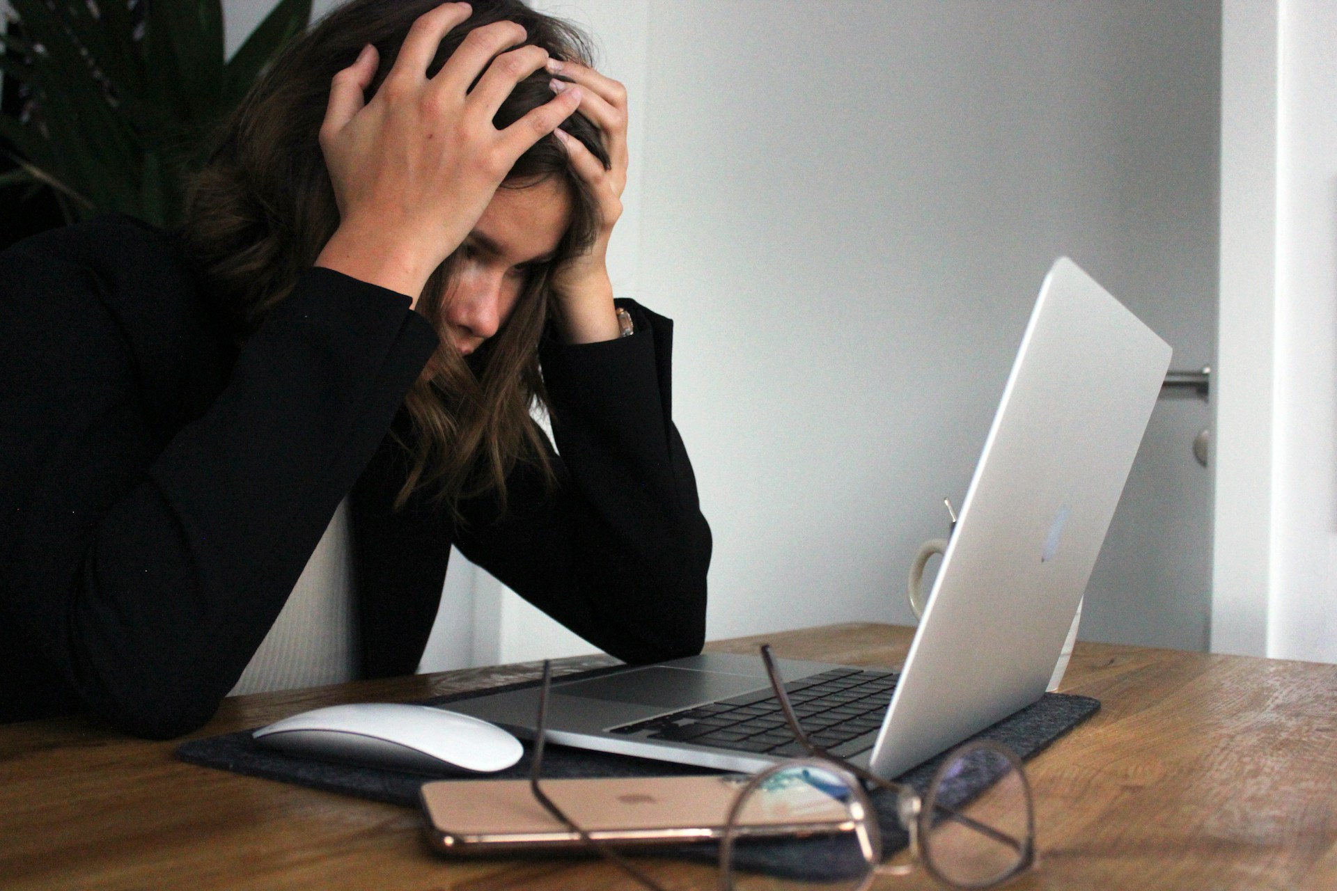 Burnout e Rust Out: entenda os dois extremos do estresse no trabalho
