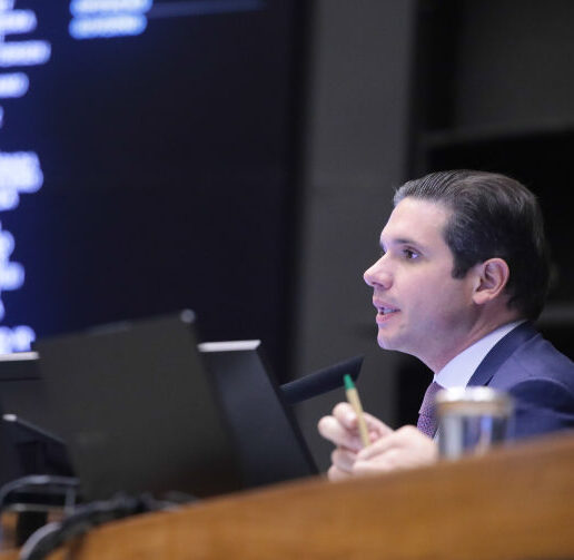 Câmara aprova urgência de projeto que amplia isenção do Imposto de Renda para até R$ 5 mil