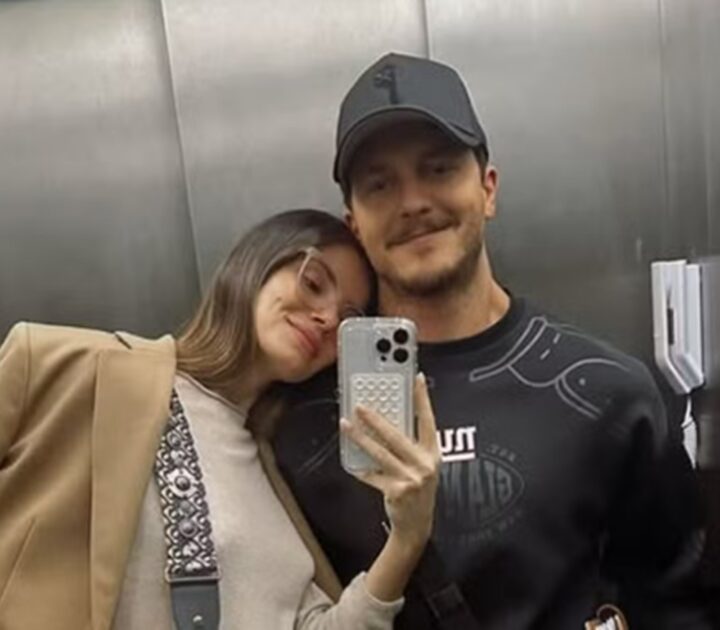 Grávida, Camila Queiroz posa com Klebber Toledo e exibe barriguinha: ‘Dia de ultrassom’