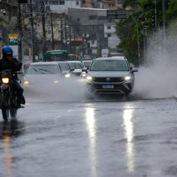 Mais de 60 cidades baianas entram em alerta para chuvas intensas, aponta Inmet