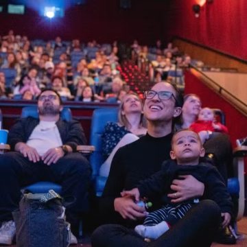 Projeto CineMaterna chega à Bahia com sessões de cinema para mães e bebês