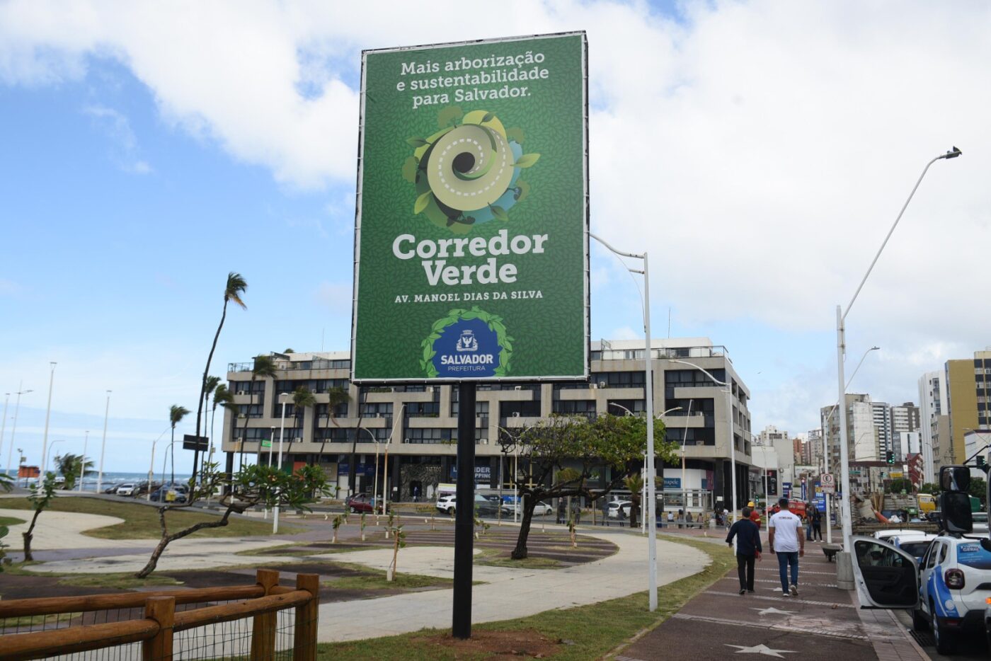 Prefeitura de Salvador lança programa Corredor Verde com plantio de árvores na Pituba