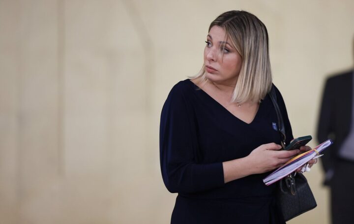 Daniela Lima confirma saída da GloboNews e afirma: ‘Cabeça erguida’