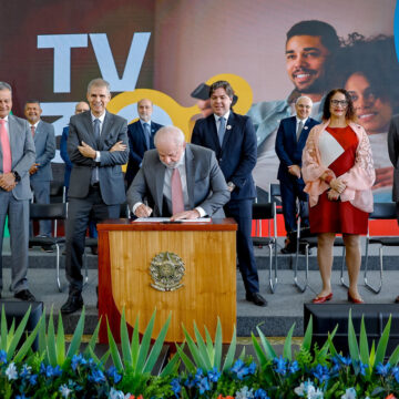 Lula assina decreto que regulamenta a TV 3.0; saiba quando começam as transmissões