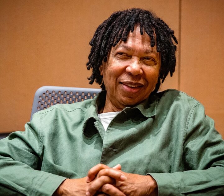 Djavan prepara turnê para 2026 e anuncia novo álbum; saiba detalhes