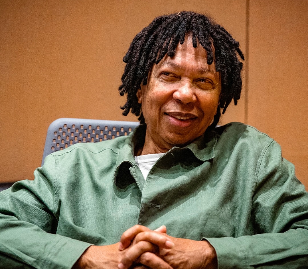 Djavan prepara turnê para 2026 e anuncia novo álbum; saiba detalhes