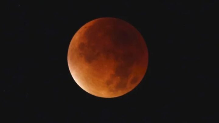 Dia vai virar noite por 6 minutos: saiba quando acontece o eclipse solar e como assistir