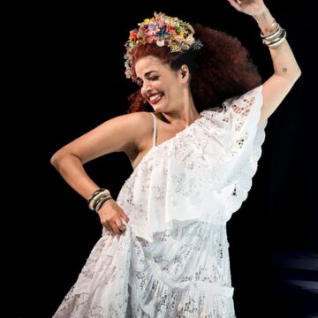 Emanuelle Araújo interpreta Clara Nunes em musical no Rio de Janeiro