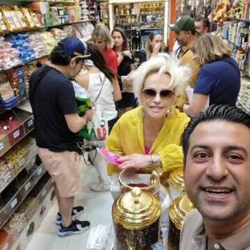 Loja em Dubai vira point de famosos e recebe baianos com ‘Bora Bahêa, minha porra’
