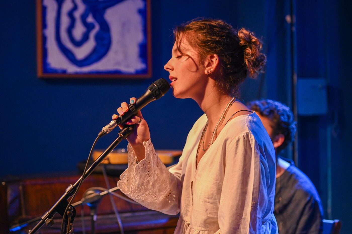 Flor Gil estreia turnê solo com show emocionante em Salvador e homenageia tia Preta Gil