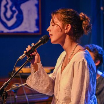 Flor Gil estreia turnê solo com show emocionante em Salvador e homenageia tia Preta Gil