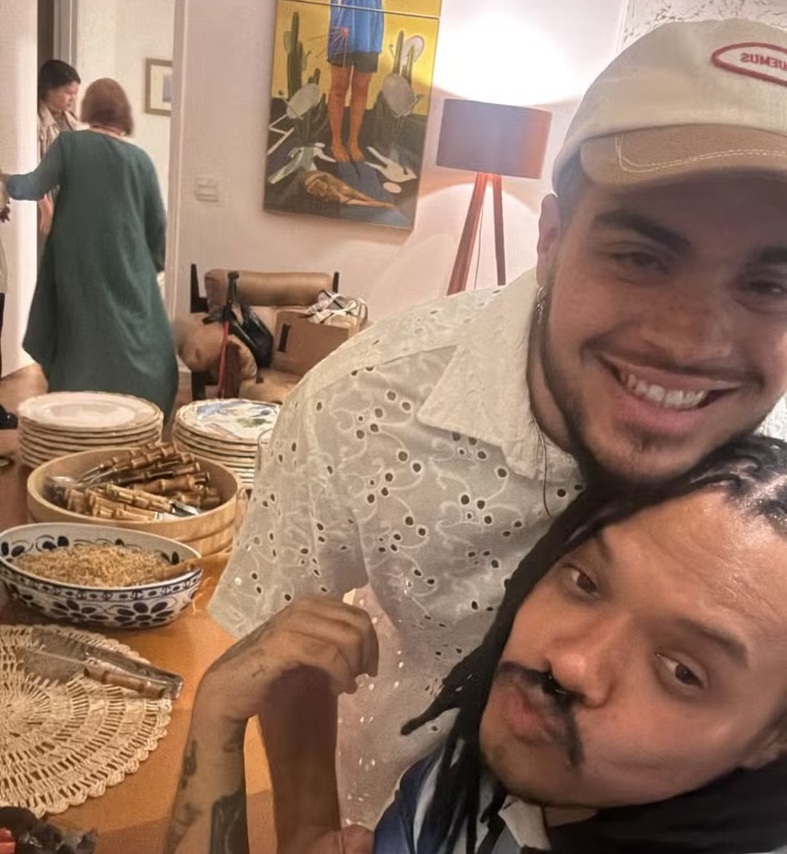 Amigos fazem jantar de comemoração pelo aniversário de Preta Gil