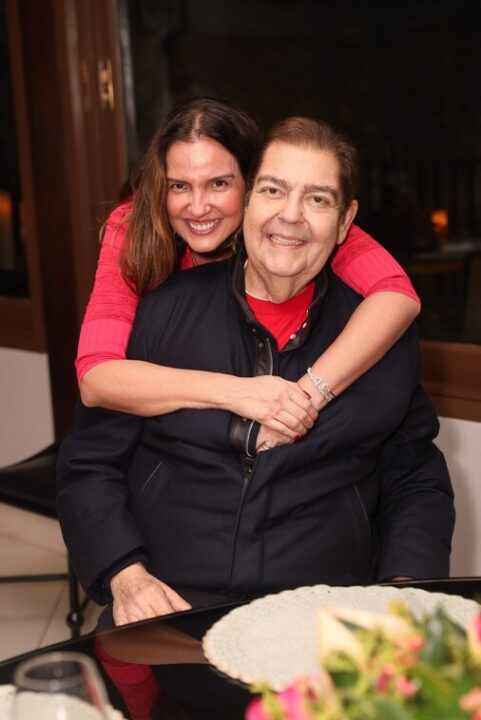Esposa de Faustão comenta sobre saúde do apresentador após transplantes: ‘Ele quer viver’