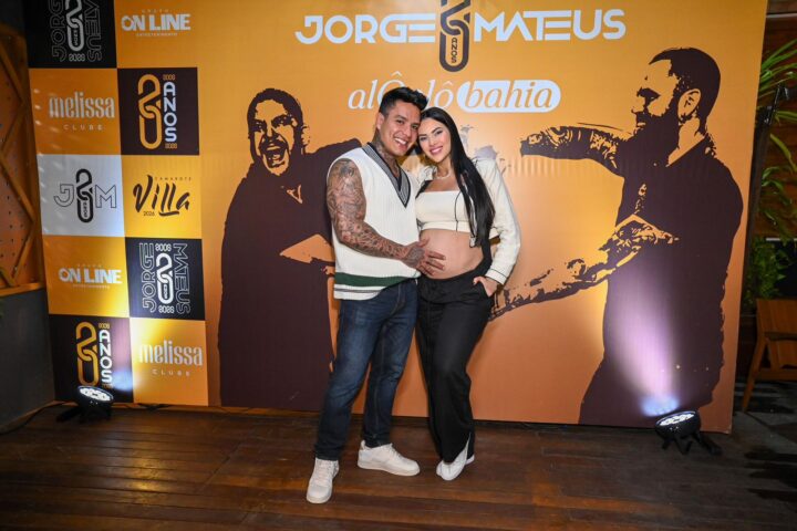 Victor Igoh revela nome do filho com Emily Garcia em noite especial com Jorge & Mateus em Salvador