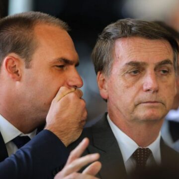 PF indicia Jair e Eduardo Bolsonaro por coação e tentativa de golpe