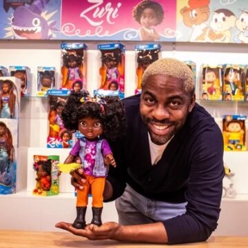 Fábrica baiana relança boneca negra em parceria com Lázaro Ramos
