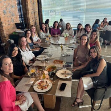 Livia Tourinho celebra aniversário com almoço no restaurante Mistura, em Salvador