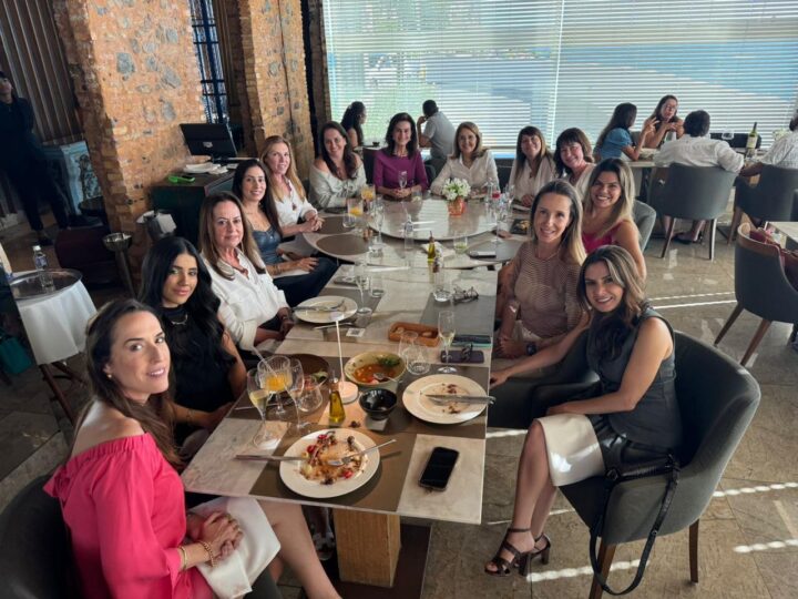 Livia Tourinho celebra aniversário com almoço no restaurante Mistura, em Salvador