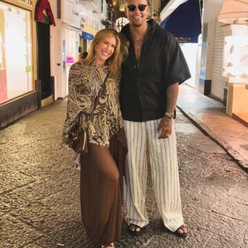 VÍDEO: Lore Improta e Léo Santana aproveitam férias em Capri e dançam em restaurante estrelado