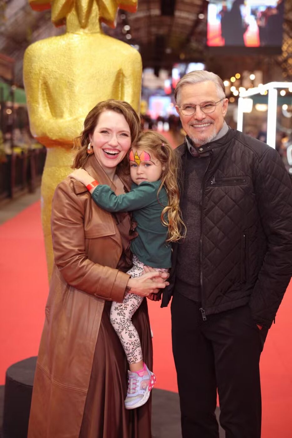Entretenimento! Edson Celulari faz rara aparição ao lado da esposa e filha caçula