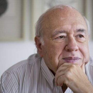 Aos 88 anos, Luis Fernando Verissimo segue internado em estado grave, afirma boletim médico