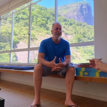 Luiz Fernando Guimarães compartilha vista privilegiada de apartamento no Rio
