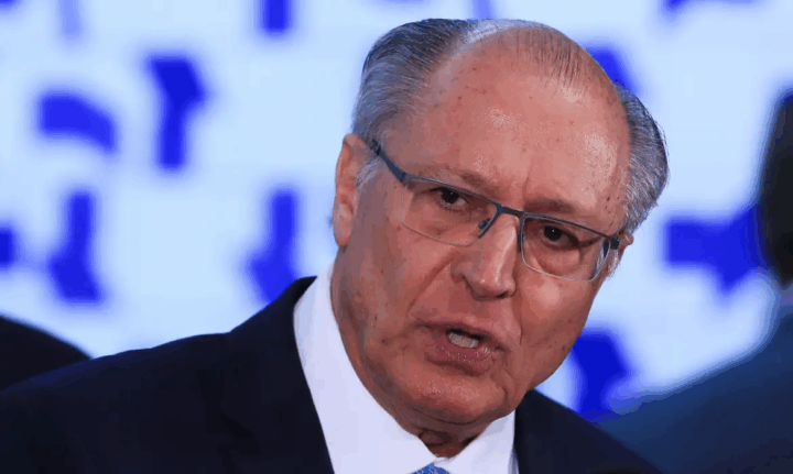 Avião que conduzia Geraldo Alckmin apresenta falha na Colômbia
