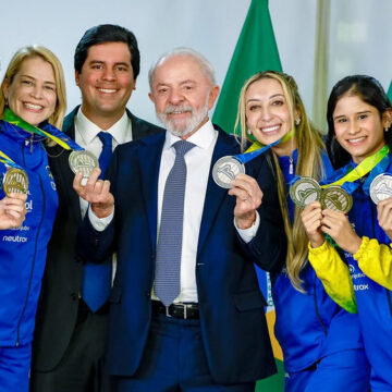 Lula recebe seleção de Ginástica Rítmica após conquistas históricas no Mundial do Rio
