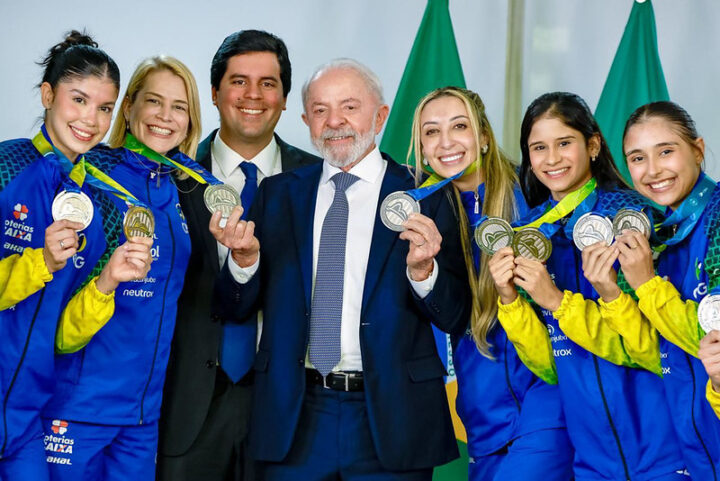 Lula recebe seleção de Ginástica Rítmica após conquistas históricas no Mundial do Rio