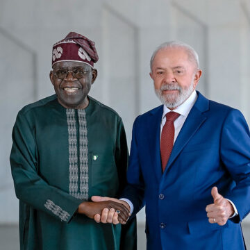 Lula recebe presidente da Nigéria e anuncia voo direto Lagos–São Paulo