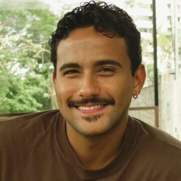 Ex-BBB Lucas Pizane fica de fora de evento com Gilberto Gil e Naomi Campebel após esquecer de confirmar presença