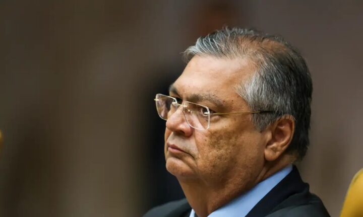 Em decisão, Dino afirma que leis estrangeiras não valem automaticamente no Brasil