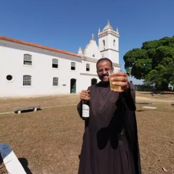 Monges beneditinos do interior do Rio produzem cerveja artesanal com bênção em latim
