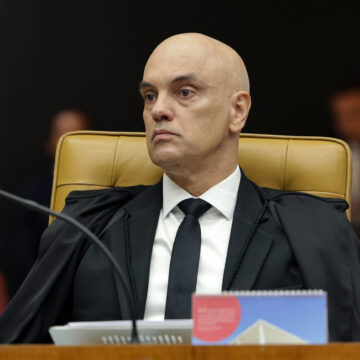 Alexandre de Moraes permite que aliados políticos visitem Bolsonaro
