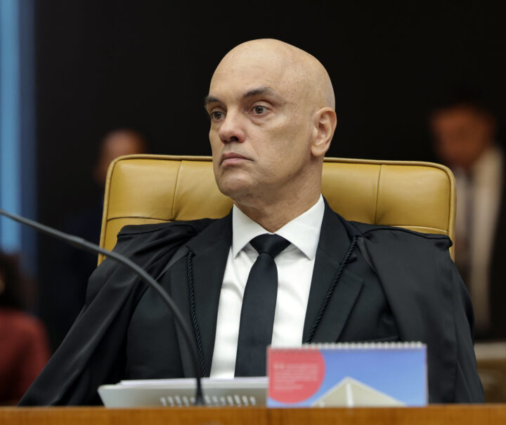 Alexandre de Moraes permite que aliados políticos visitem Bolsonaro
