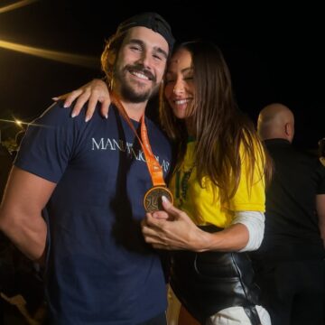 Sabrina Sato se declara a Nicolas Prattes, que participa de maratona na Austrália