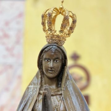 Milagre? Arquidiocese de SP investiga imagem de Nossa Senhora que verte mel e azeite