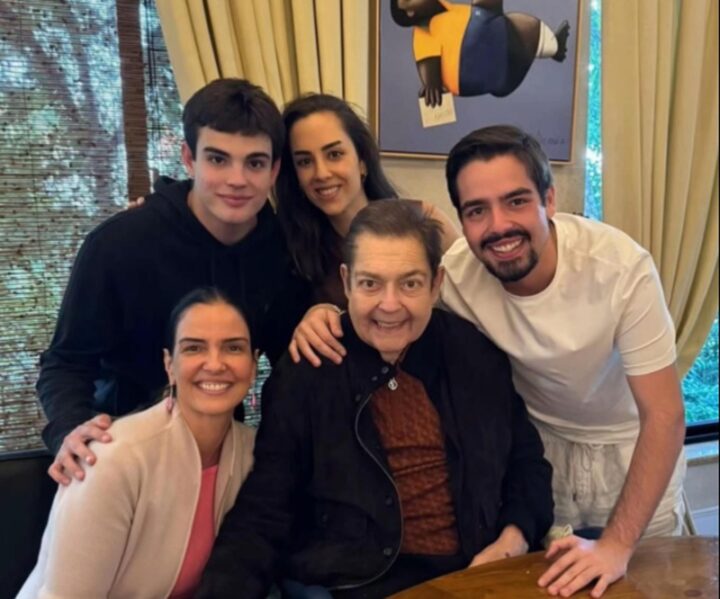 Filho de Faustão compartilha fotos e faz homenagem à família: ‘O que é amor pra mim’